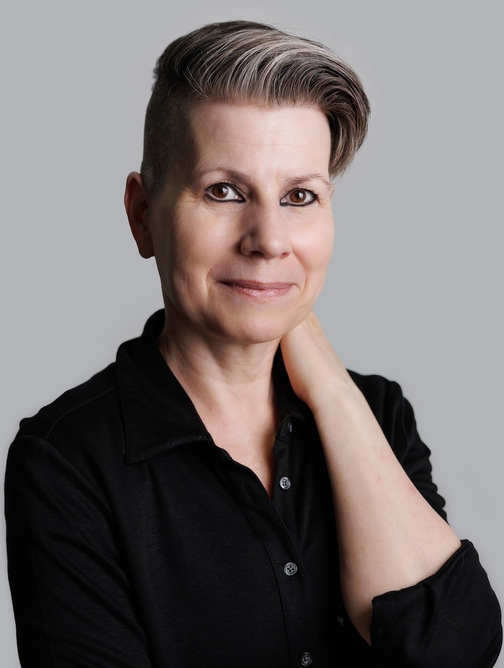 Natalie, a trauma focused practitioner offering relational trauma counselling online.